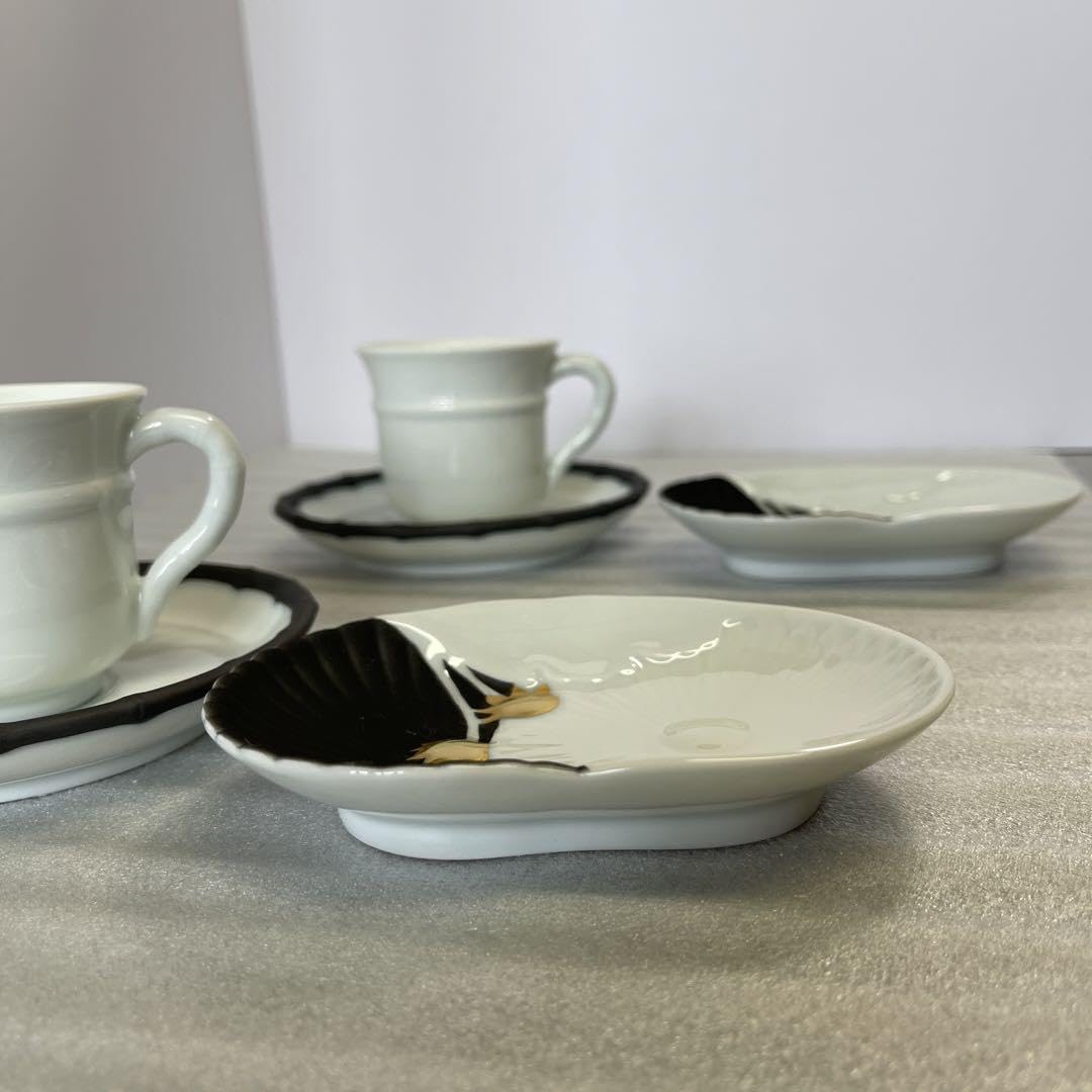 深川製磁　墨　菊彫刻　小皿　2枚 深川製磁 墨 菊彫刻 小皿 2枚 深川製磁 墨 菊彫刻 小皿 2枚 希少品